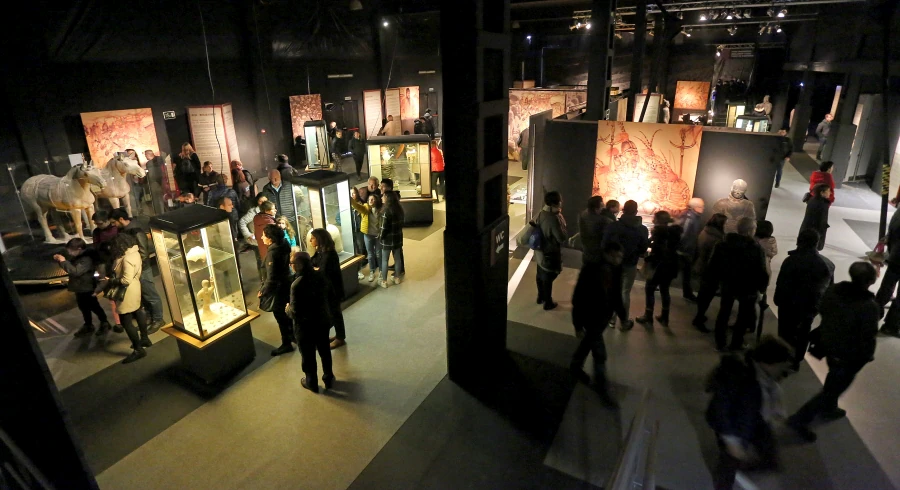 La exposición 'Los Soldados de Terracota' está superando con creces la asistencia prevista. Decenas de familias se han animado a visitara estos guerreros.