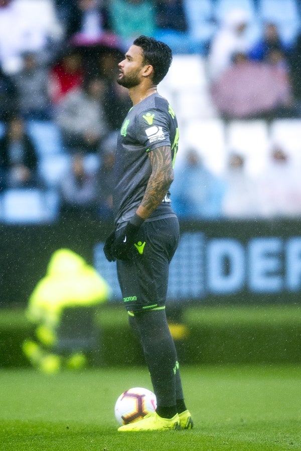 A pesar de llegar al descanso por delante, el conjunto txuri-urdin, que se ha quedado con diez tras la expulsión de Willian José, ha caído ante un Celta con Iago Aspas pletórico. 