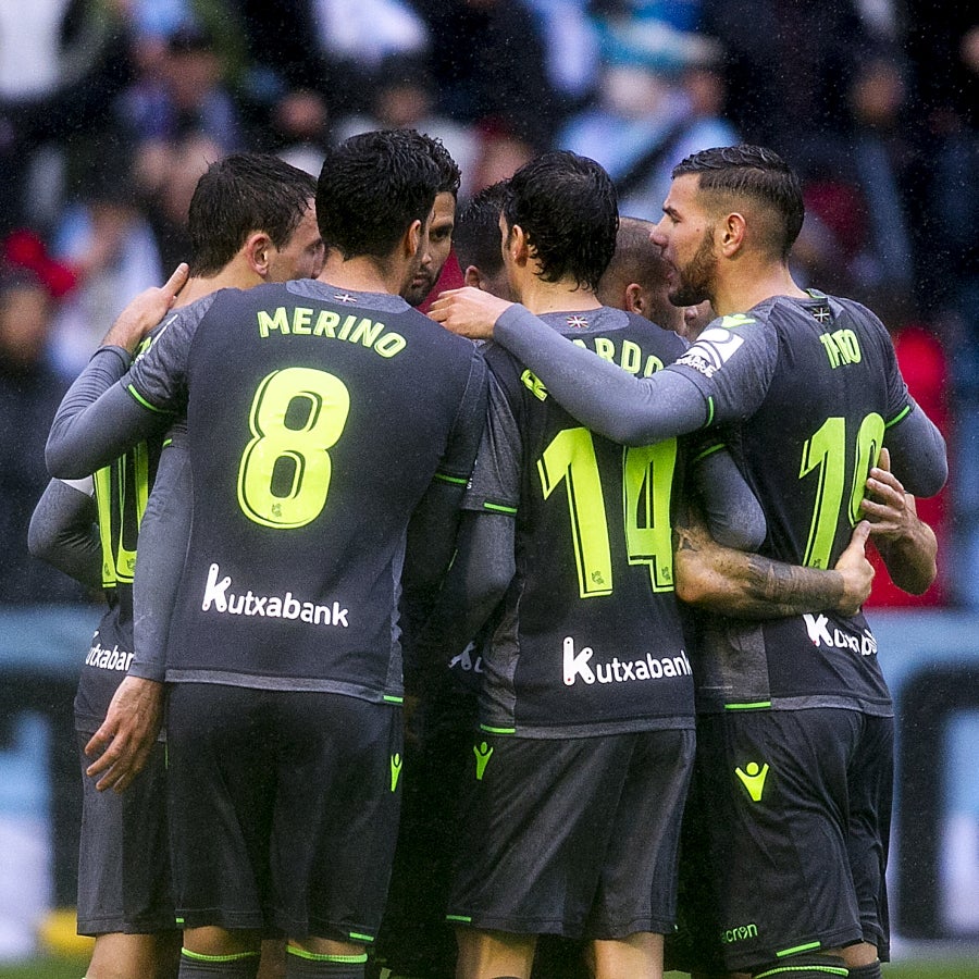 A pesar de llegar al descanso por delante, el conjunto txuri-urdin, que se ha quedado con diez tras la expulsión de Willian José, ha caído ante un Celta con Iago Aspas pletórico. 