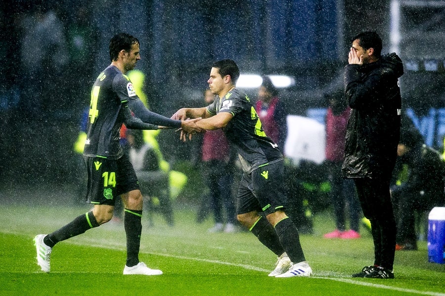 A pesar de llegar al descanso por delante, el conjunto txuri-urdin, que se ha quedado con diez tras la expulsión de Willian José, ha caído ante un Celta con Iago Aspas pletórico. 