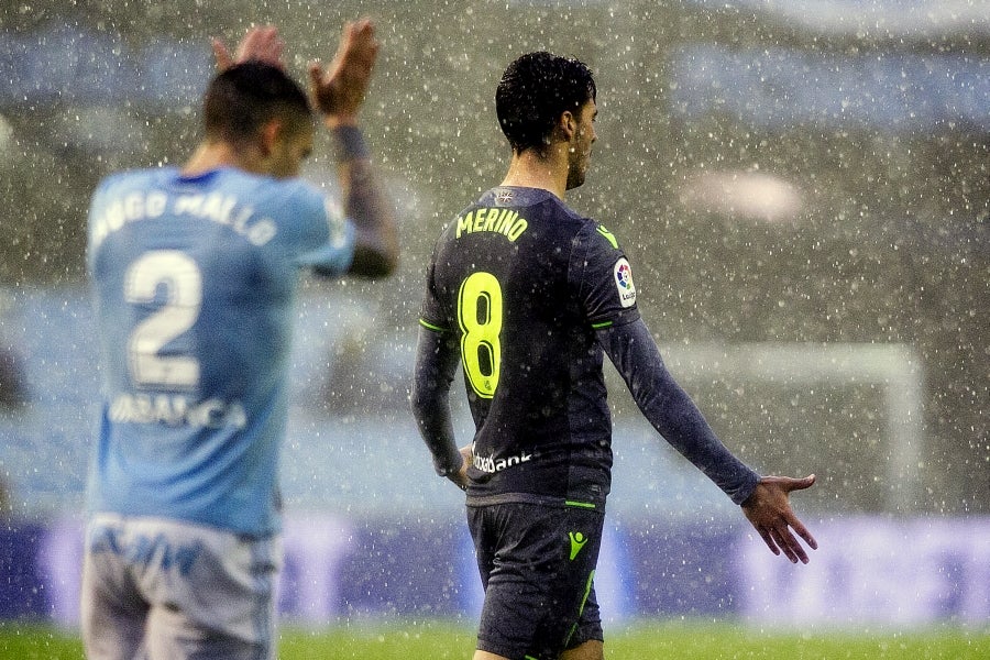 A pesar de llegar al descanso por delante, el conjunto txuri-urdin, que se ha quedado con diez tras la expulsión de Willian José, ha caído ante un Celta con Iago Aspas pletórico. 