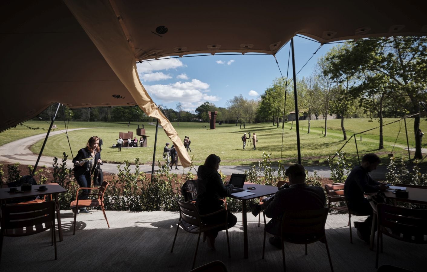 Los responsables del remodelado museo de Zabalaga presentan las nuevas instalaciones y la exposición inaugural antes de su reapertura al público