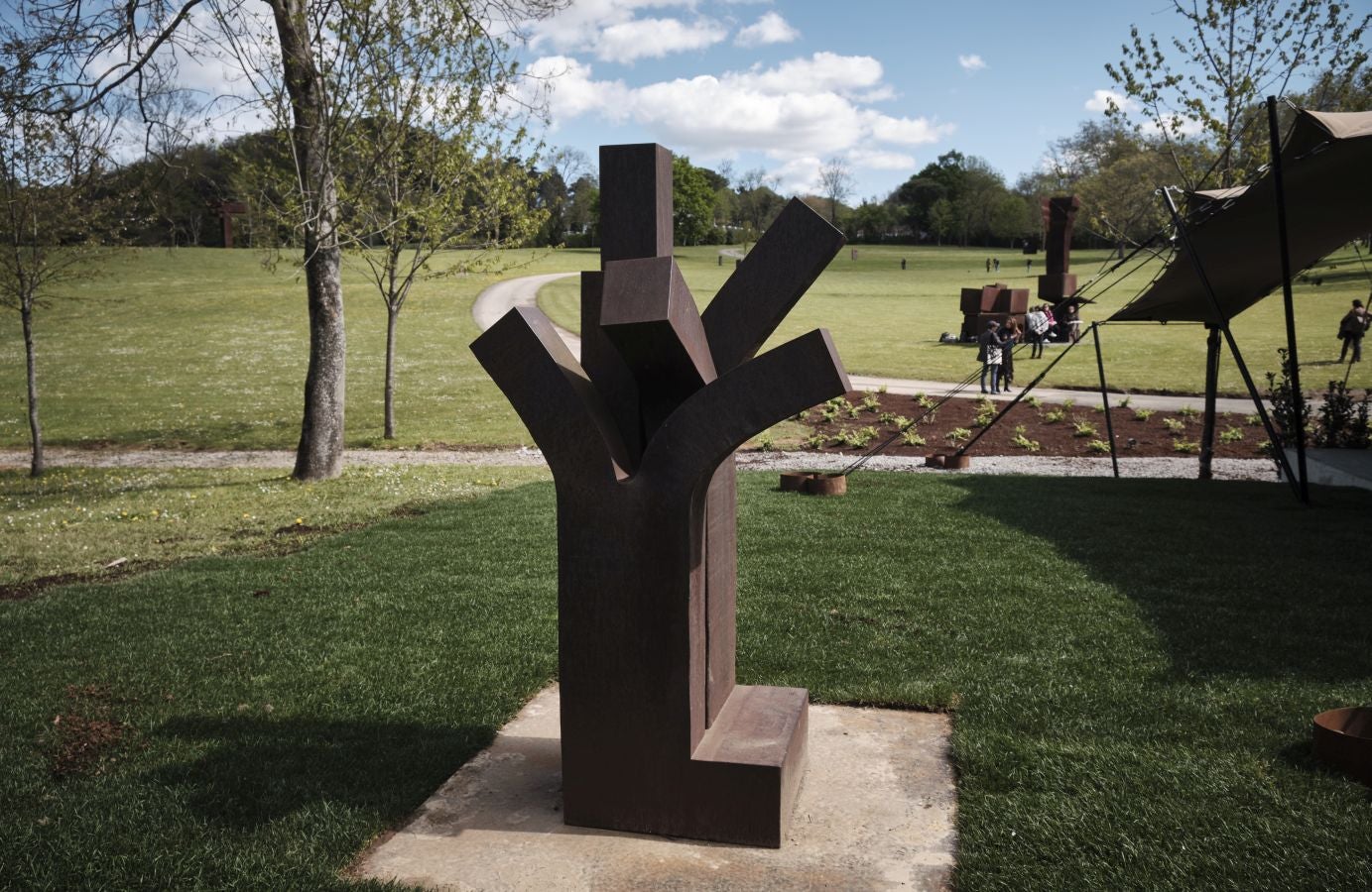 Los responsables del remodelado museo de Zabalaga presentan las nuevas instalaciones y la exposición inaugural antes de su reapertura al público