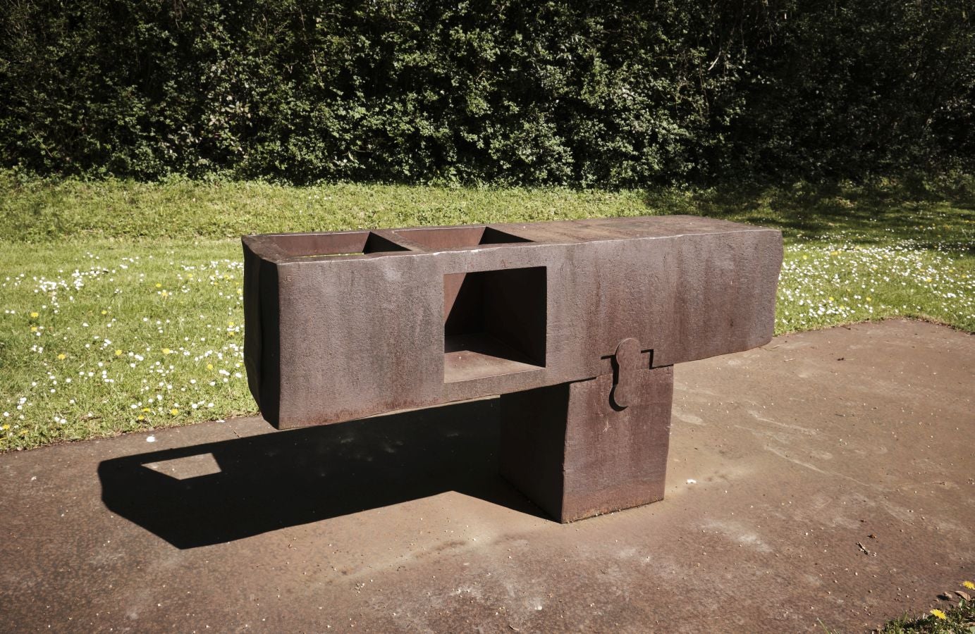 Los responsables del remodelado museo de Zabalaga presentan las nuevas instalaciones y la exposición inaugural antes de su reapertura al público