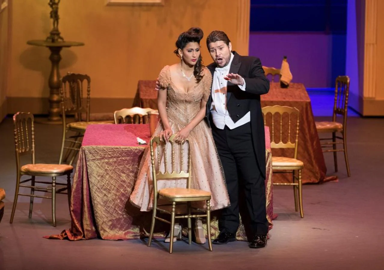La ópera 'La Traviata' uno de los títulos más famosos de Verdi, se estrenará este miércoles en Santo Domingo, con una novedosa puesta en escena ambientada a mediados de la década de 1950 en la capital dominicana y sus alrededores.