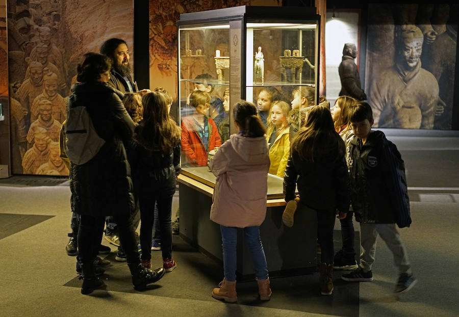 Un total de 530 escolares han visitado en Pasaia la exposición de los guerreros de Xian hasta la fecha.