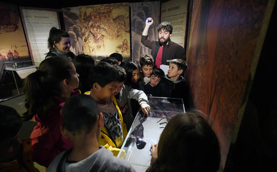 Un total de 530 escolares han visitado en Pasaia la exposición de los guerreros de Xian hasta la fecha.
