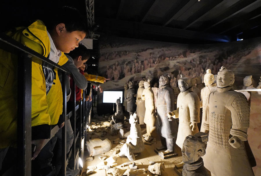 Un total de 530 escolares han visitado en Pasaia la exposición de los guerreros de Xian hasta la fecha.