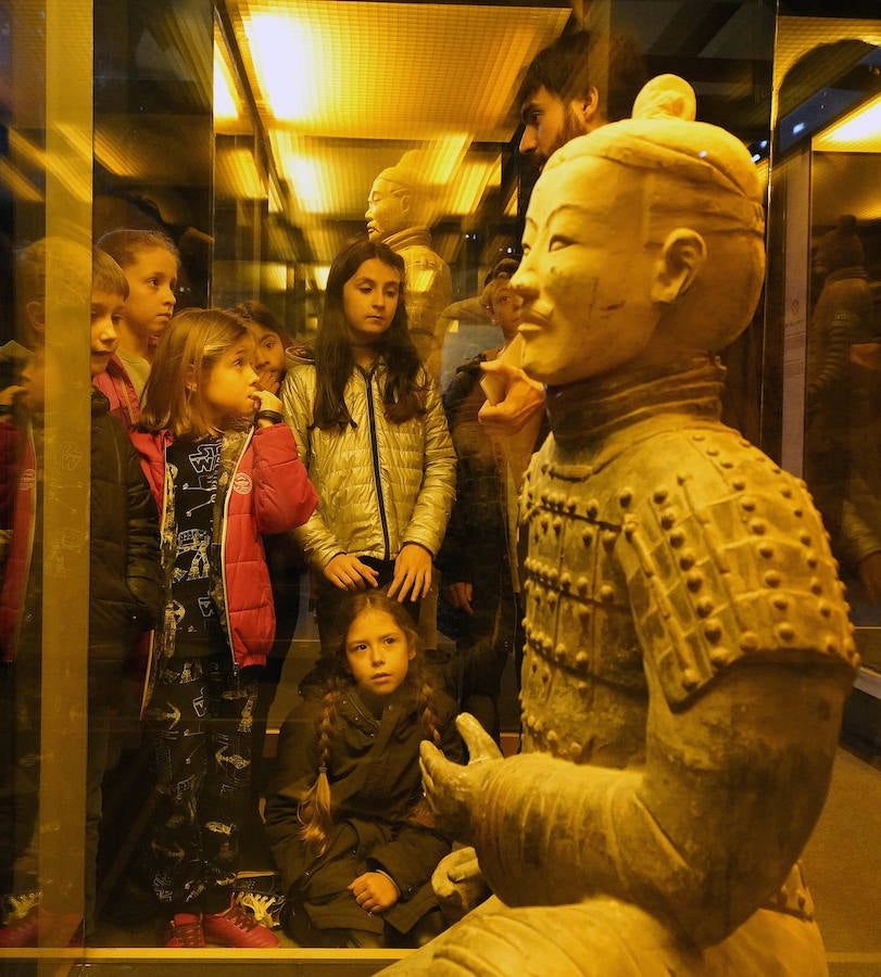Un total de 530 escolares han visitado en Pasaia la exposición de los guerreros de Xian hasta la fecha.