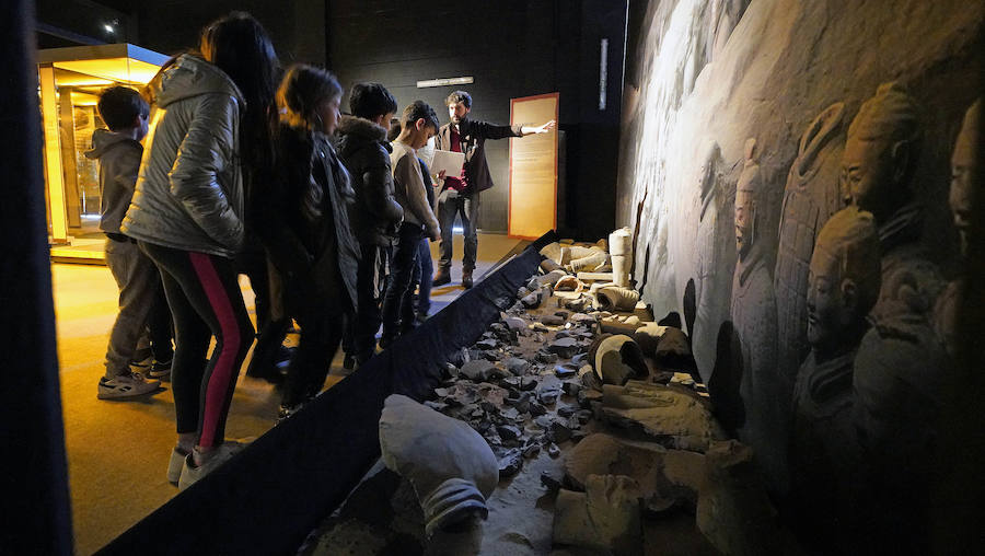 Un total de 530 escolares han visitado en Pasaia la exposición de los guerreros de Xian hasta la fecha.