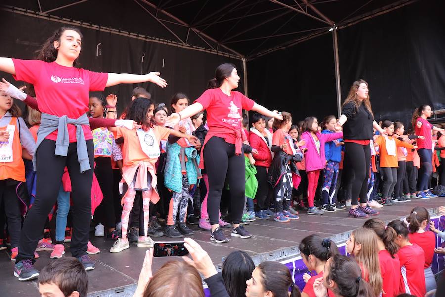 Mutrikutik goizeko 6ak aldera sartu ondoren, kostaldean zehar ibiliko da 21. Korrikaren lekukoa eskuz esku. Arratsaldean helduko da Donostiara eta bertan 42 kilometro egingo ditu auzo ezberdinetan. 