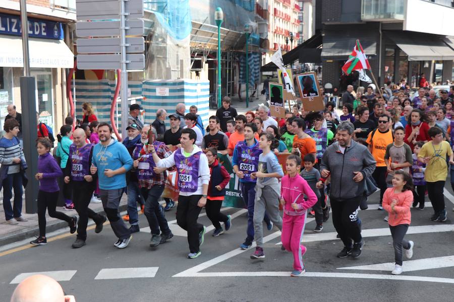 Mutrikutik goizeko 6ak aldera sartu ondoren, kostaldean zehar ibiliko da 21. Korrikaren lekukoa eskuz esku. Arratsaldean helduko da Donostiara eta bertan 42 kilometro egingo ditu auzo ezberdinetan. 