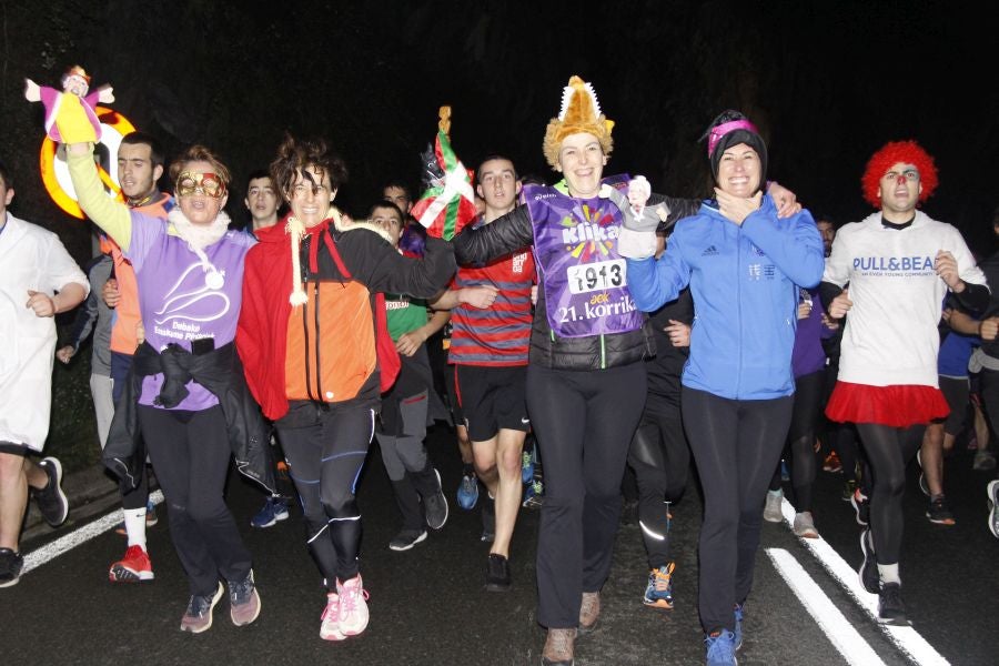 Mutrikutik goizeko 6ak aldera sartu ondoren, kostaldean zehar ibiliko da 21. Korrikaren lekukoa eskuz esku. Arrastsaldean helduko da Donostiara eta bertan 42 kilometro egingo ditu auzo esberdineta. 