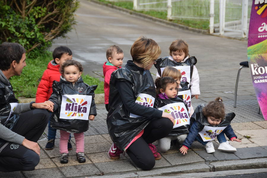 Mutrikutik goizeko 6ak aldera sartu ondoren, kostaldean zehar ibiliko da 21. Korrikaren lekukoa eskuz esku. Arrastsaldean helduko da Donostiara eta bertan 42 kilometro egingo ditu auzo esberdineta. 