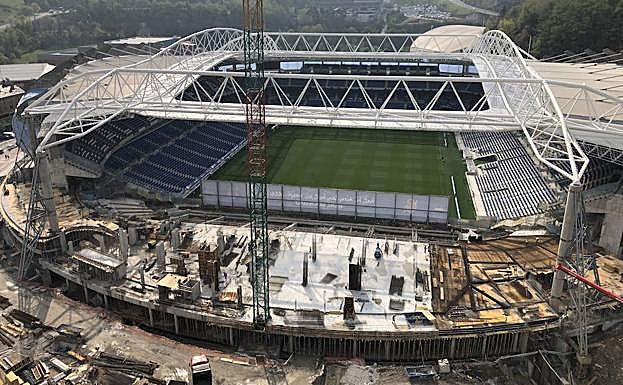 Vísta área de las obras del la tribuna Norte del estadio de Anoeta