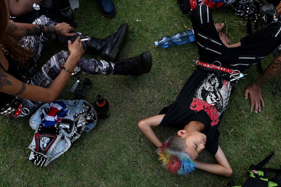 Los punks se reúnen para celebrar la víspera del festival acuático de Año Nuevo de Myanmar, también conocido como Thingyan («cambio de lugar»). Simboliza el lavado de la mala suerte y los pecados del año anterior para un nuevo comienzo limpio de todo lo malo. El año nuevo también se celebra en estas fechas en los países budistas Therevada vecinos, Tailandia, Laos y Camboya.