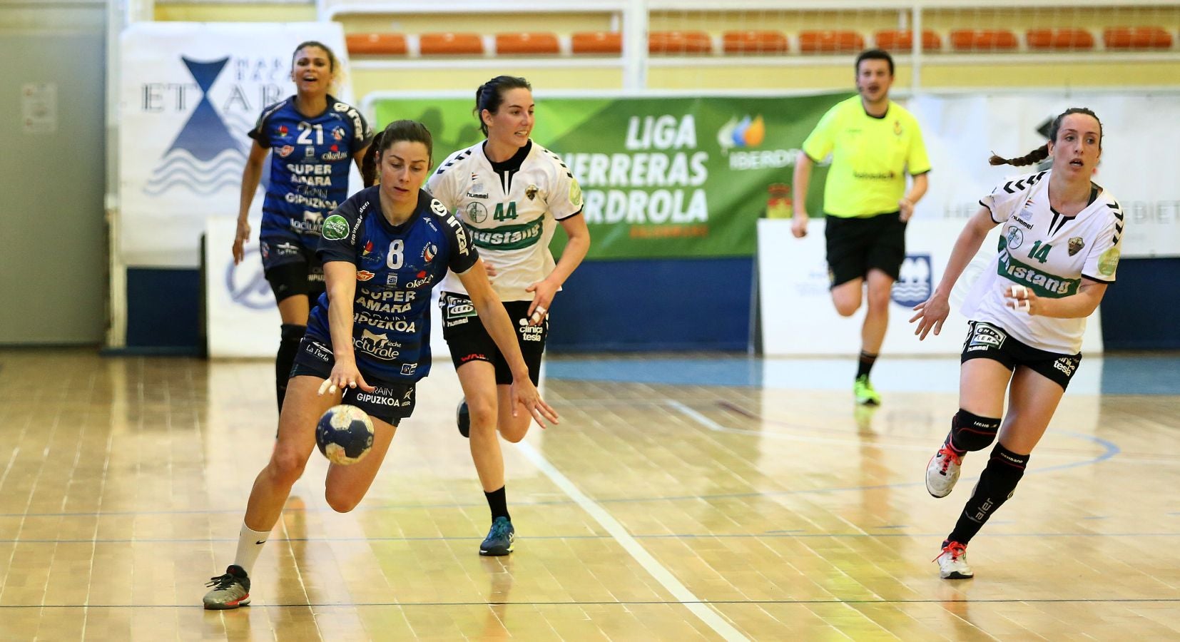 Gran victoria del Super Amara Bera Bera sobre el Elche Mustang. Gracias esta victoria el Super Amara quiere reivindicar sus opciones de luchar por el título, aunque para ello es preciso que el Rocasa ceda antes del final del campeonato.