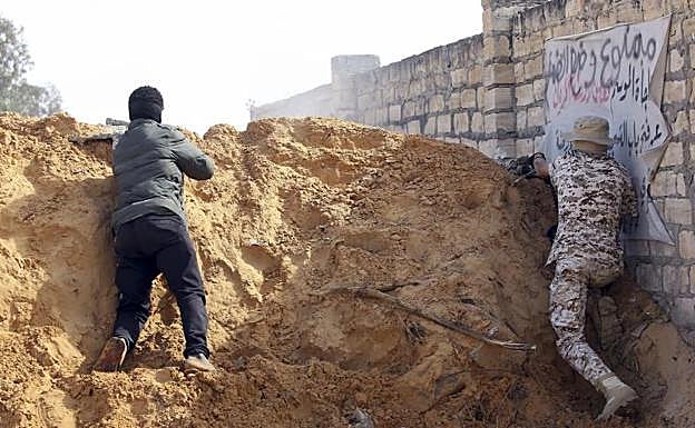 La ofensiva contra Trípoli obliga a huir en una semana a más de 8.000 civiles