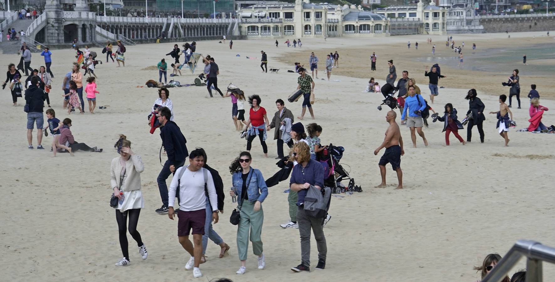 Tras el buen tiempo de la mañana, la tormenta ha llegado a la capital guipuzcoana por la tarde