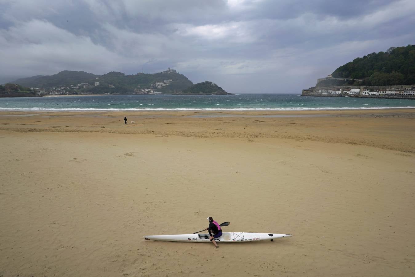 Tras el buen tiempo de la mañana, la tormenta ha llegado a la capital guipuzcoana por la tarde
