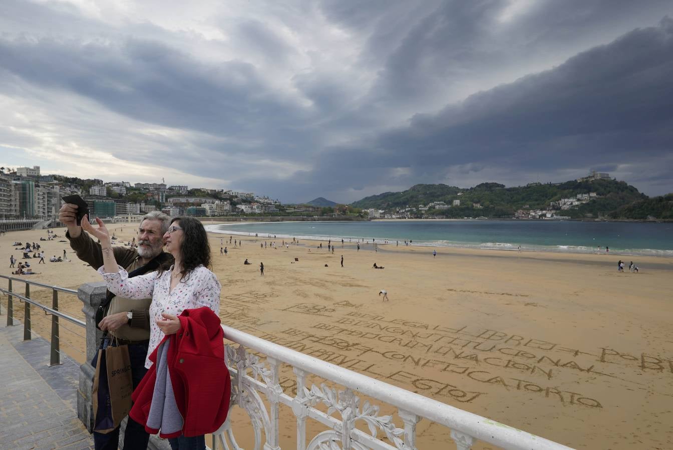 Tras el buen tiempo de la mañana, la tormenta ha llegado a la capital guipuzcoana por la tarde