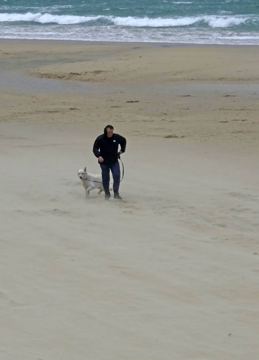 Tras el buen tiempo de la mañana, la tormenta ha llegado a la capital guipuzcoana por la tarde