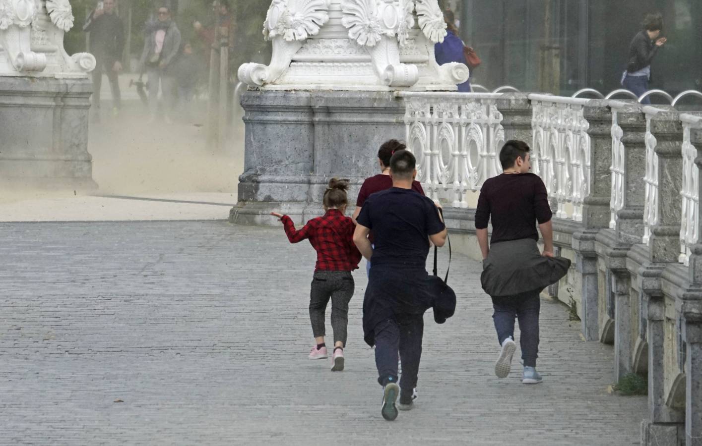 Tras el buen tiempo de la mañana, la tormenta ha llegado a la capital guipuzcoana por la tarde