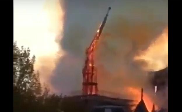 Vídeo: Así fue la caída de la aguja de la catedral de Notre Dame