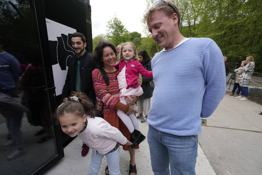 Un goteo incesante de visitantes vuelve a dar vida a Chillida Leku en la  apertura oficial al público  este miércoles