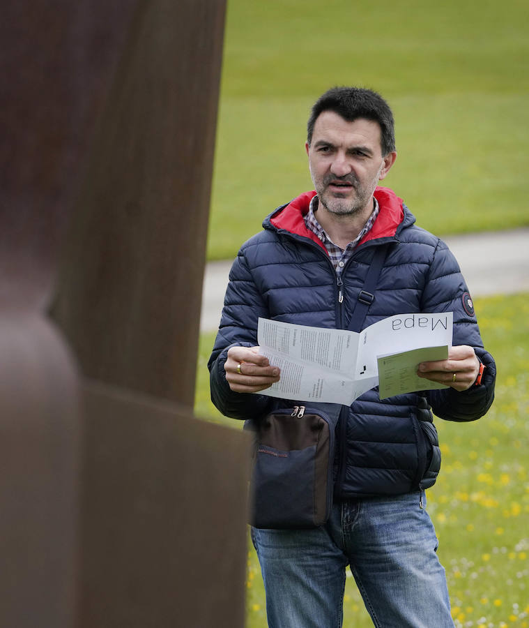 Un goteo incesante de visitantes vuelve a dar vida a Chillida Leku en la aapertura oficial al público este miércoles
