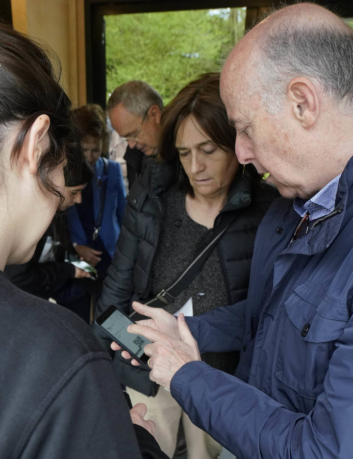 Un goteo incesante de visitantes vuelve a dar vida a Chillida Leku en la aapertura oficial al público este miércoles