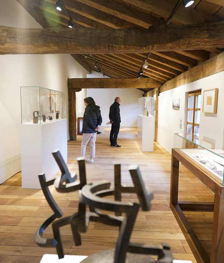 Un goteo incesante de visitantes vuelve a dar vida a Chillida Leku en la aapertura oficial al público este miércoles