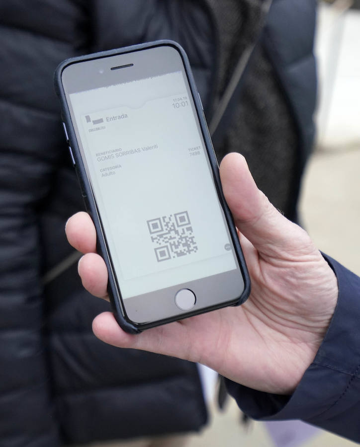 Un goteo incesante de visitantes vuelve a dar vida a Chillida Leku en la aapertura oficial al público este miércoles