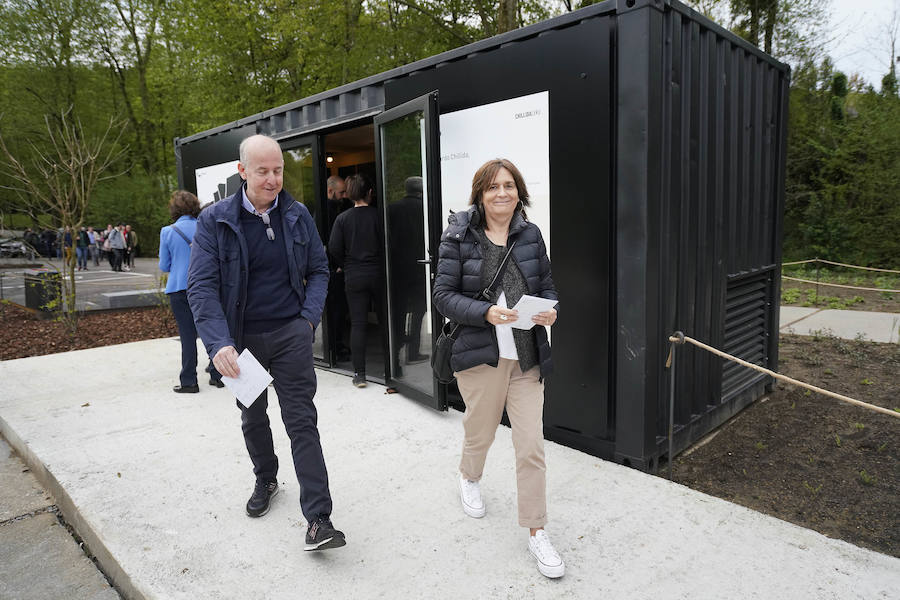 Un goteo incesante de visitantes vuelve a dar vida a Chillida Leku en la aapertura oficial al público este miércoles