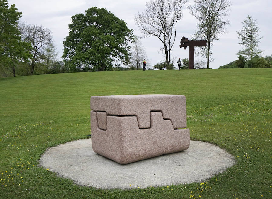Un goteo incesante de visitantes vuelve a dar vida a Chillida Leku en la aapertura oficial al público este miércoles