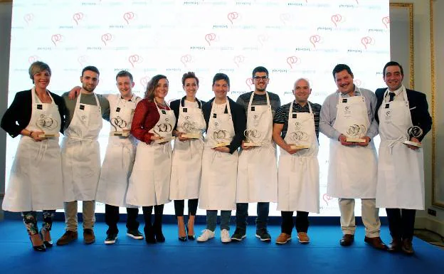 Los ganadores de la segunda edición de los Premios Talento Gastro, tras la gala celebrada en el Hotel María Cristina. 