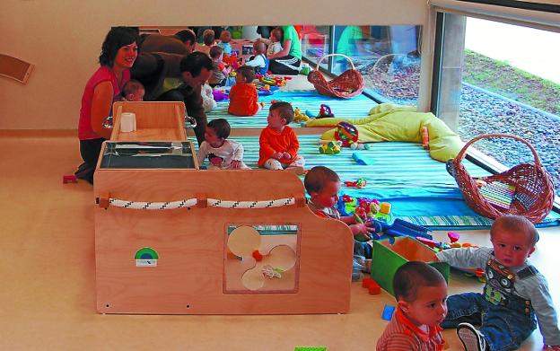 Niños en una escuela infantil de la comarca. 