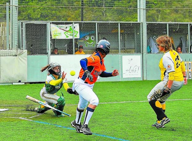 Las oriotarras remontaron el segundo partido y vencieron 8-7. 