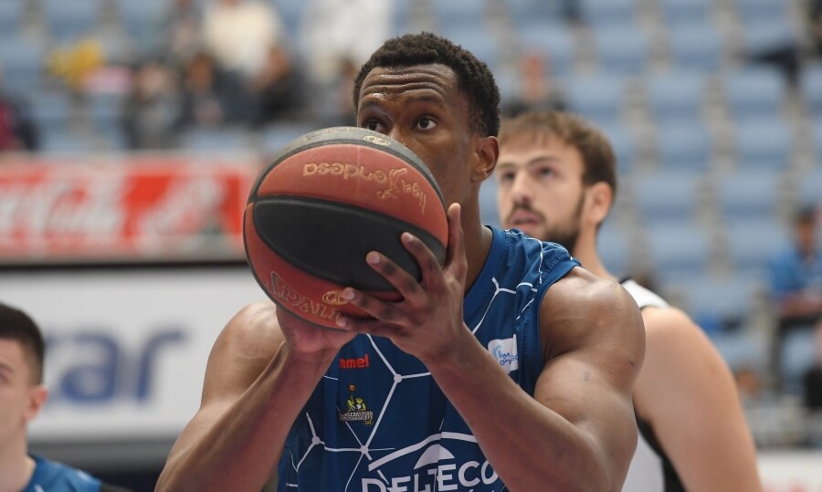 El GBC se agarra a la permanencia tras su triunfo ante el Joventut, 89-86, en un encuentro en el que ha tenido de todo.