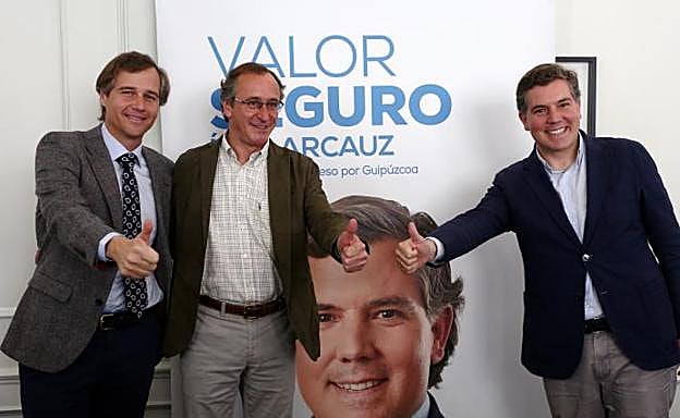 Antonio González Terol, Alfonso Alonso e Iñigo Arcauz, este lunes en Donostia. 