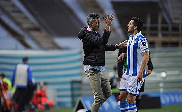 Imanol Alguacil da instrucciones a Joseba Zaldua en la banda de Anoeta.