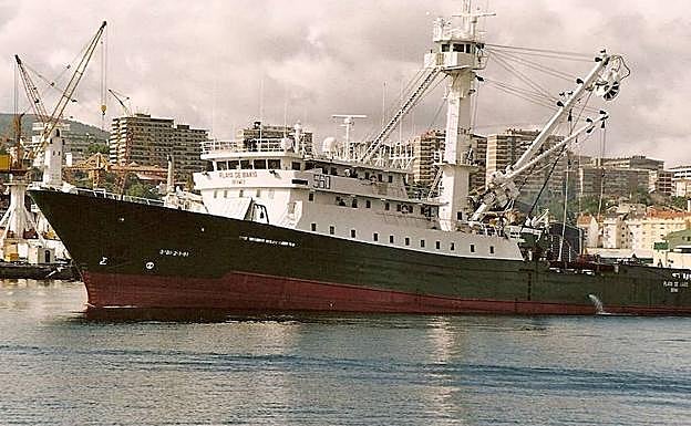 Vista del barco atunero 'Playa de Bakio'. 