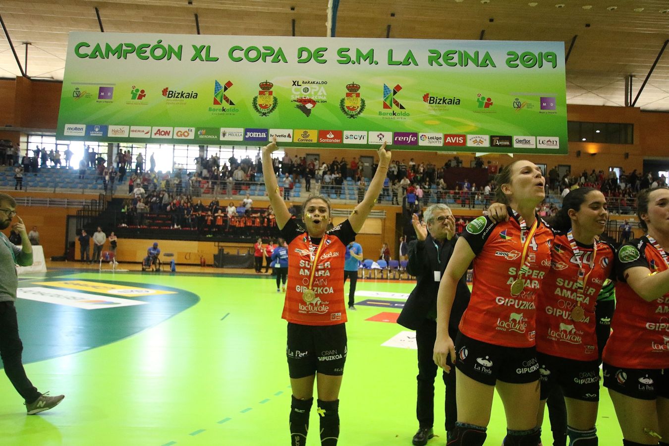 El Super Amara Bera Bera se ha adjudicado su sexta Copa de la Reina en la final al vencer al Aula Valladolid por 17-30. El partido lo ha dominado el conjunto guipuzcoano desde el primer minuto.