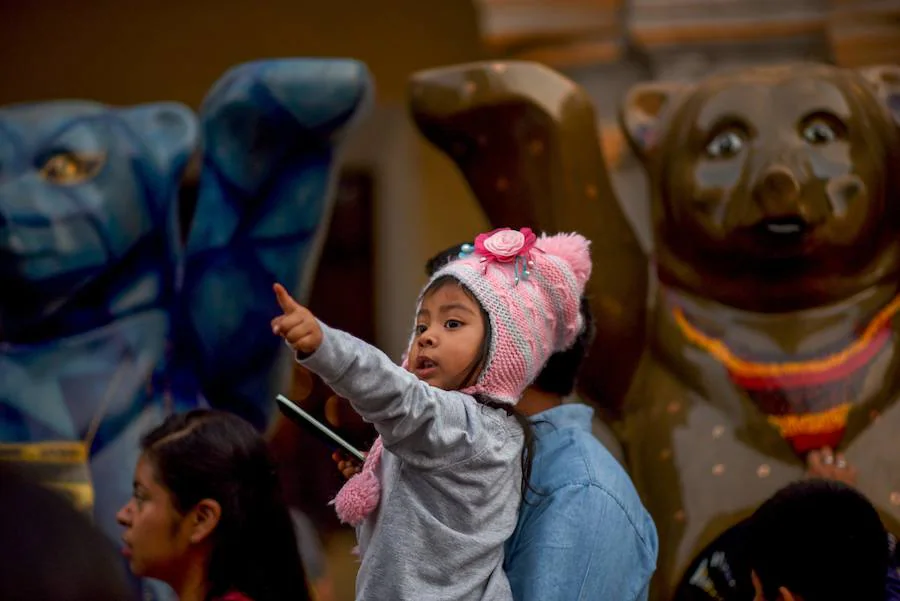 Los osos que ya han visitado ciudades como Paris, Sidney oBuenos Aires, entre otras, se encuentran en exhibición en Guatemala. Los United Buddy Bears personifican a los países miembros de la Organización de las Naciones Unidas.