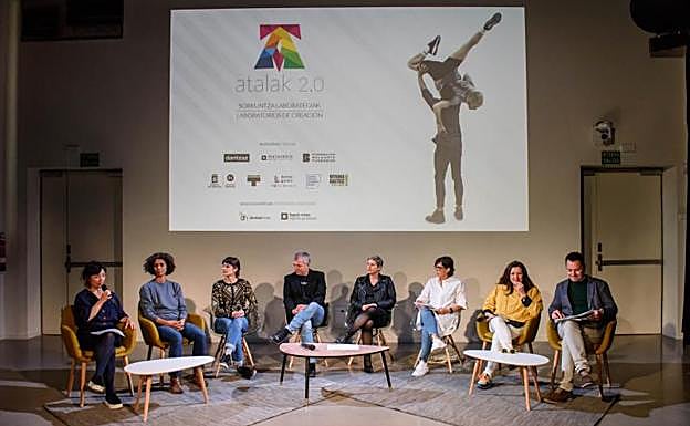 Representantes de todos los agentes que componen la amplia red de Atalak. 