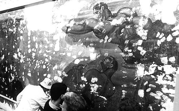 Así se encontraba el mural a mediados de la década de los ochenta, antes de volver a ser tapado. 