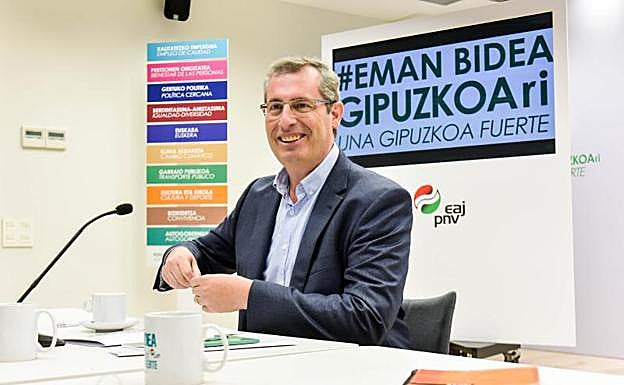 Markel Olano interviene en la sede del GBB de Donostia.
