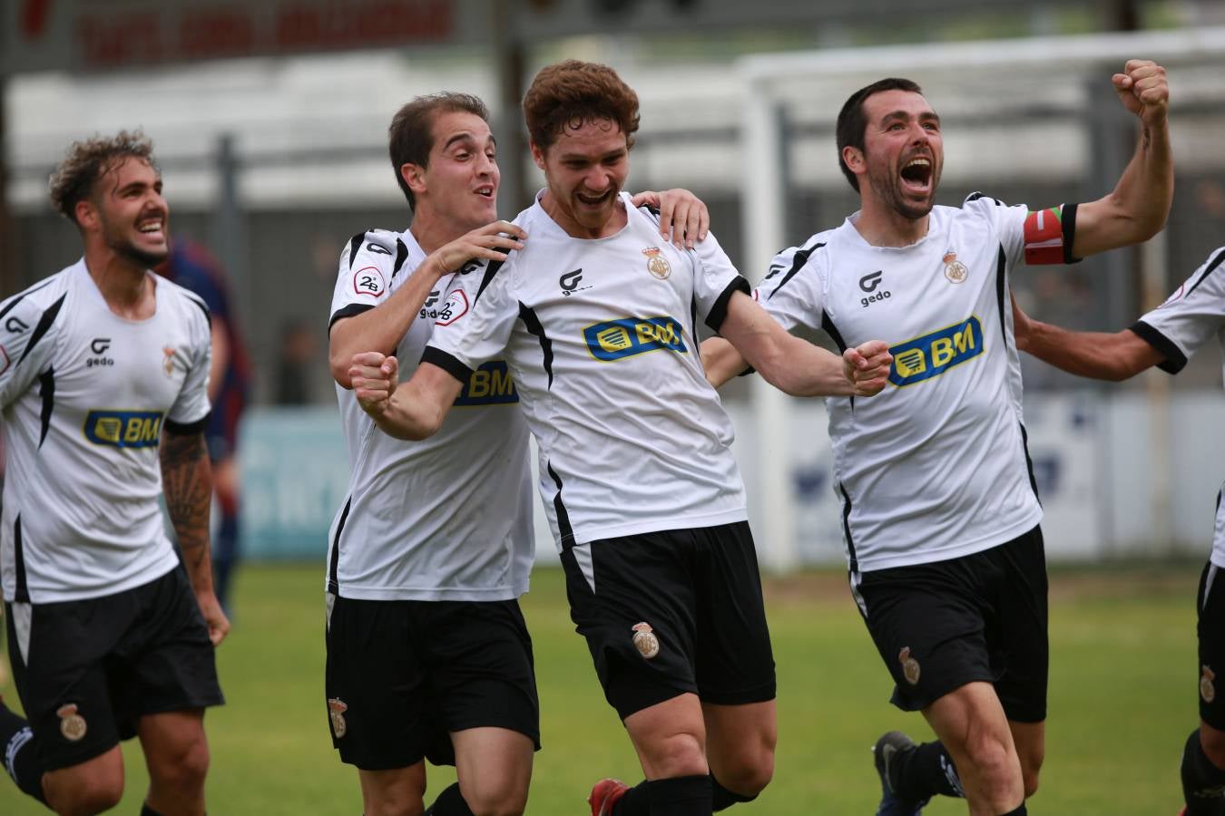 Los irundarras han derrotado por 2-0 al Vitoria en Gal.