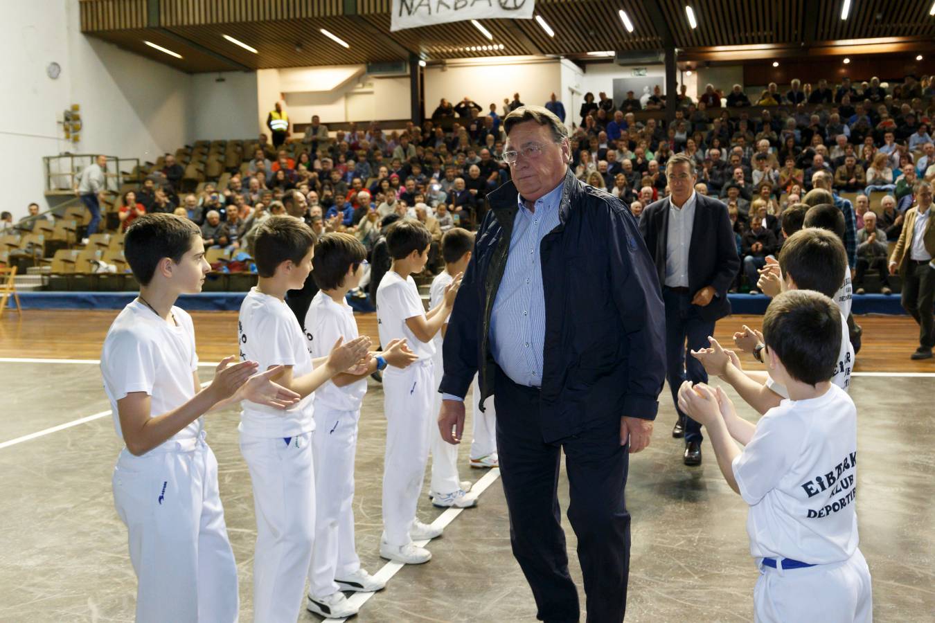 Juan Martínez de Irujo realizó el saque de honor. 