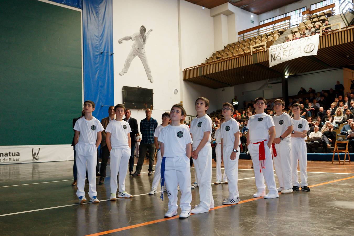 Juan Martínez de Irujo realizó el saque de honor. 